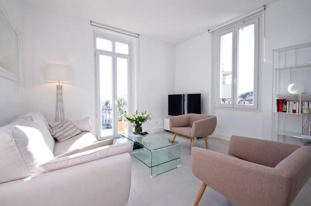 Mipcom 2024 apartment rental D -162 - Hall – living-room - Blanc bleu