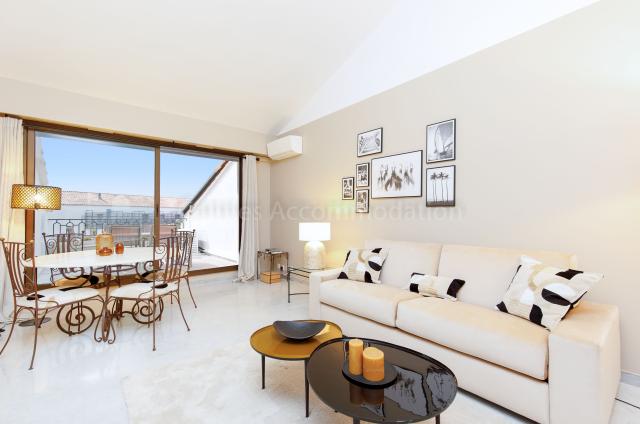 Location appartement Régates Royales de Cannes 2024 J -129 - Hall – living-room - Fougère