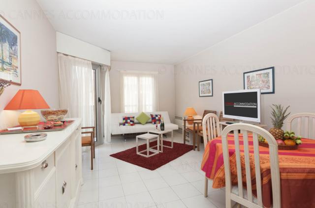 Location appartement Régates Royales de Cannes 2024 J -129 - Hall – living-room - Lemoine