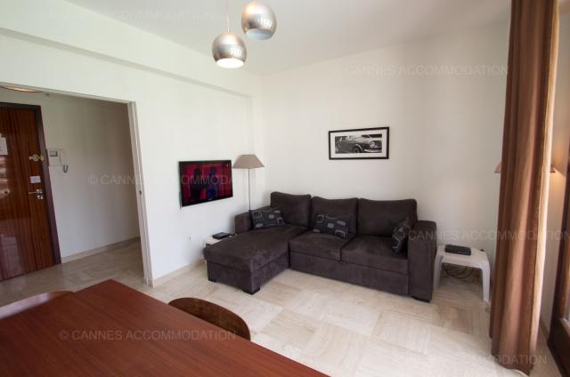 Location appartement Régates Royales de Cannes 2024 J -129 - Hall – living-room - Velapop