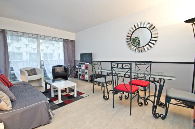 Location appartement Régates Royales de Cannes 2024 J -144 - Hall – living-room - Alexandrie