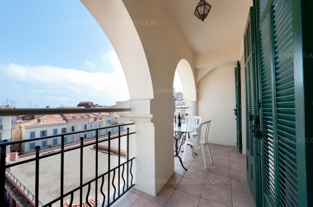 Location appartement Régates Royales de Cannes 2024 J -129 - Terrace - Blanc cel