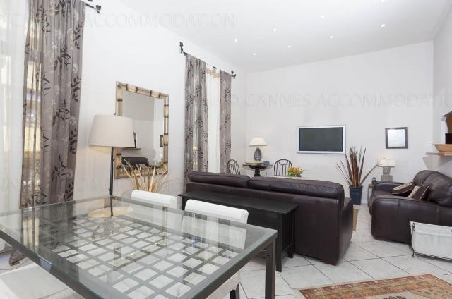 Location appartement Régates Royales de Cannes 2024 J -129 - Dining room - Feliz