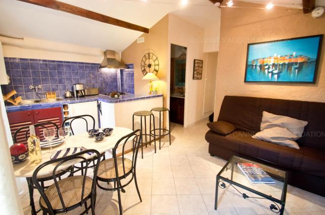 Location appartement Régates Royales de Cannes 2024 J -129 - Hall – living-room - Maillot