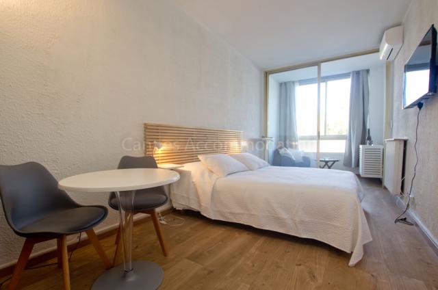 Location appartement Festival Cannes 2024 J -14 - Bedroom - Claudia